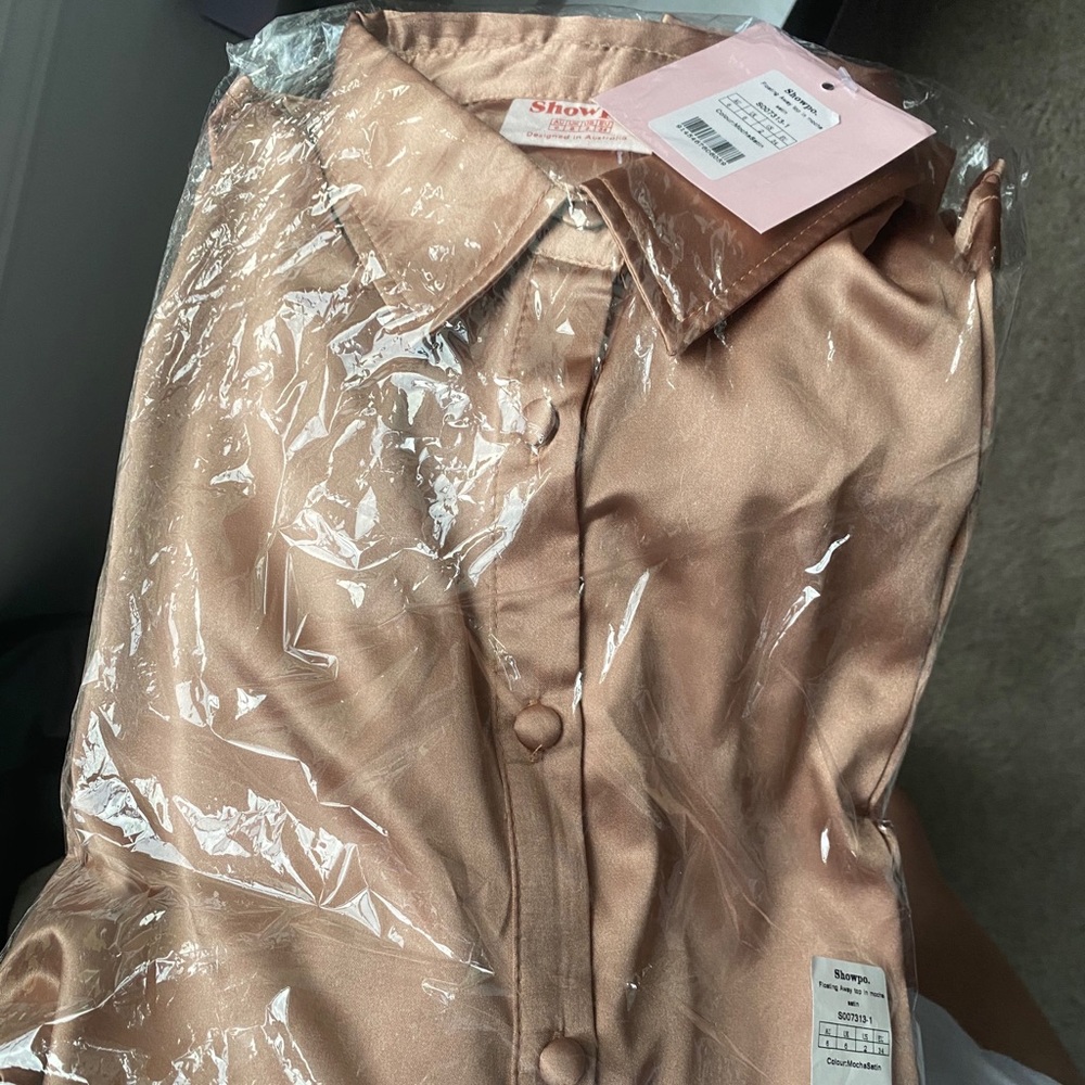ShowPo Button down